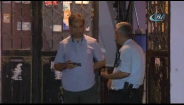 Kız arkadaşını evden atıp kapıyı üzerine kilitledi!