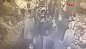 Pazarın savaş alanına döndüğü kavga kamerada