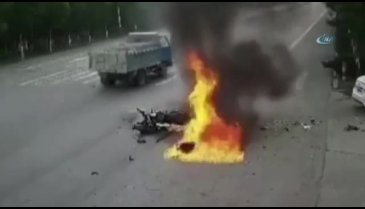 Yerdeki motosikletliyi kimse umursamadı