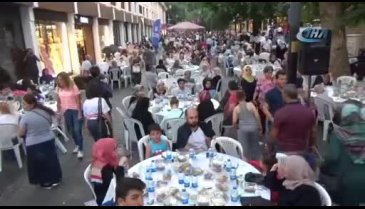 Bursa'da Cumhuriyet Caddesi'nde iftar coşkusu -2