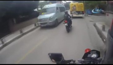 Kadın sürücü ölümden kıl payı kurtuldu