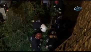 Bursa'da virajı alamayan otomobil su kanalına uçtu
