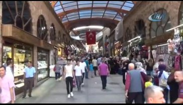 Bursa'da çarşılarda bayram hareketliliği