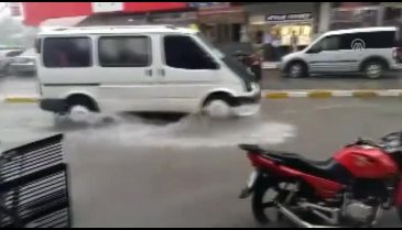 Samsun'u sağanak vurdu