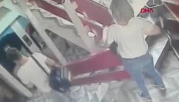 Bursa'da sevgilisinden ayrılan genç kız kendisini böyle bıçakladı!