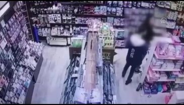 Bursa'da oyun konsolu çalarken kameralara yakalandılar