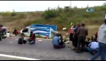Bursa'da tarım işçilerini taşıyan kamyonet kaza yaptı! Çok sayıda kişi yaralı...