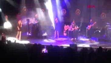 Bursa'da Sertap Erener konserine sağanak sürprizi