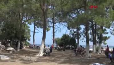 Kapısız soyunma kabininde havlulu önlem