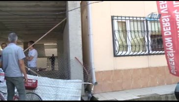 Bursa'da iki duvar arasına sıkışan köpek kurtarıldı