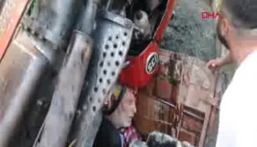 Şaha kalkan traktör ile römork arasında sıkıştı!