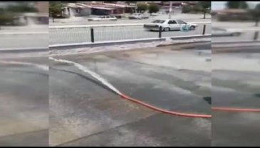 İtfaiye erinin hortumla dansı izlenme rekoru kırdı