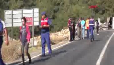 Kanlı virajda feci kaza: 3 ölü, çok sayıda yaralı var
