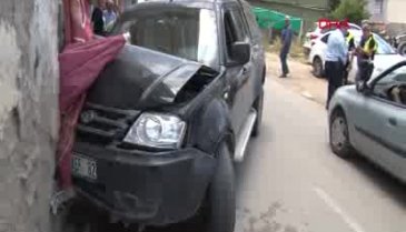 Korkunç kaza! Mahalleliyi polis zor tuttu...