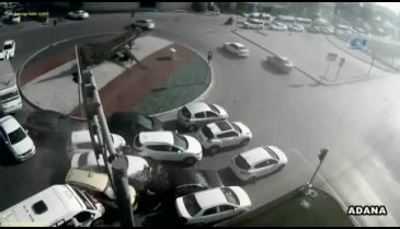 16 kişinin yaralandığı kaza kamerada