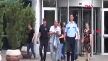 Bursa'da evden uzaklaştırıldı, eşinin yüzüne tuz ruhu attı