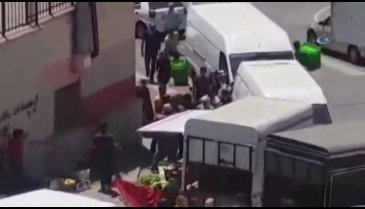 Pazarcıların kavgası kamerada