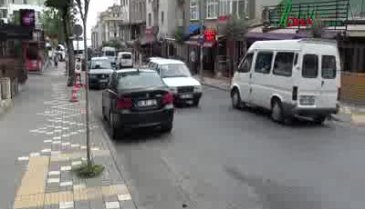 Dükkan sahibine kızdı, iş yerini kırıp döktü
