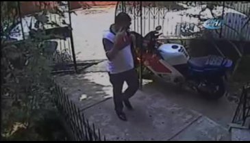 Polisleri gören hırsızdan şaşırtan sözler: Ben de polisi arayacaktım!