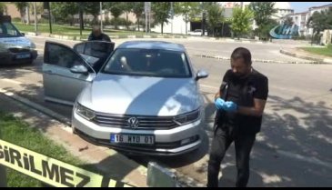 Bursa'da ünlü tatlıcının sahibi eşiyle konuştuğu sırada silahla başından vuruldu