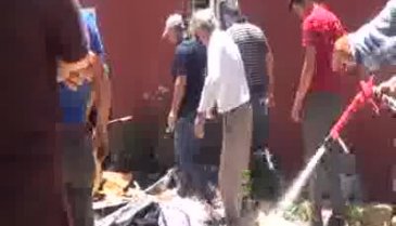 Şarjdaki cep telefonu bomba gibi patladı