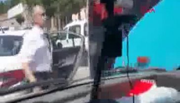 Halk otobüsü şoförü direksiyon başında gözaltına alındı