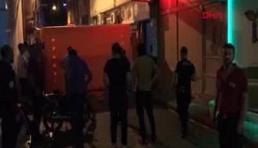 Kahraman polis! Önce kurtardı sonra sırtında taşıdı