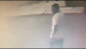 Oto galeriye dadanan hırsızlar kamerada