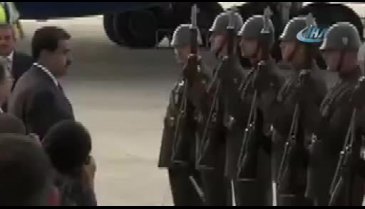 Venezuela liderinden "Selvi Boylum Al Yazmalım"lı paylaşım