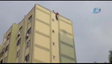 Yürekler ağza geldi! 8. kattan atlarken...