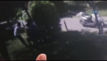 Çocuk parkı önünde silahlı kavga!