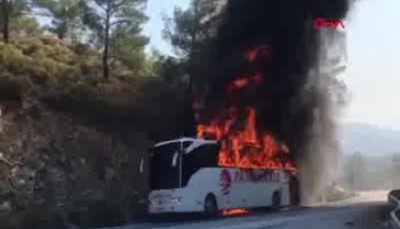 Seyir halindeki yolcu otobüsünde yangın çıktı!