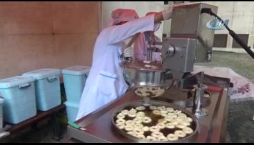 Bursa'da şiddetten hayatını kaybeden kadınların hayrına lokma dağıttı