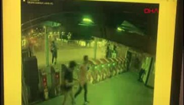 İğrenç olay metrobüs kamerasında ortaya çıktı!