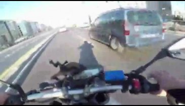 Motosikletli işte böyle ölümden döndü!