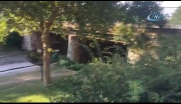 Bursa'da otomobil dere yatağına uçtu: 2 yaralı
