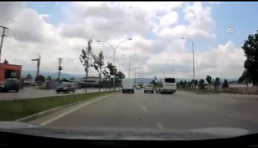 Bursa'da halk otobüsünün tehlikeli manevrası kavga çıkardı