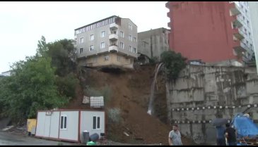 İstanbul'da bir binada çökme tehlikesi