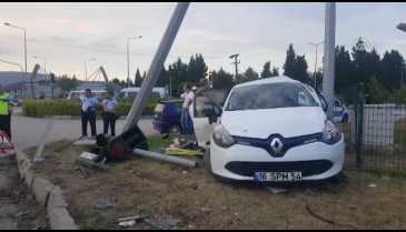 Bursa'da kırmızı ışıkta geçti, ortalık savaş alanına döndü