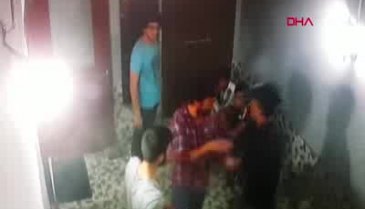 2 TL yüzünden bıçaklandılar!