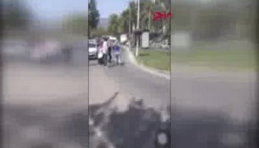 Kadınların saç saça baş başa yol verme kavgası!