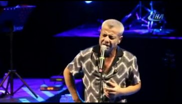 Levent Yüksel hem coşturdu, hem duygulandırdı