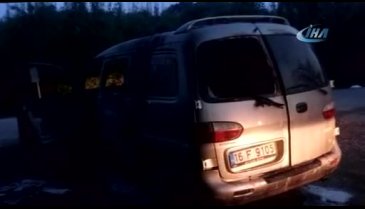 Bursa'da şeftali çaldılar, kaçarken minibüsleri alev alev yandı