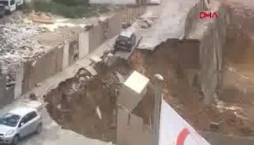 İnşaatın istinat duvarı çöktü! Çok sayıda ekip sevk edildi -2