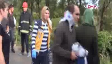 Bursa'da 2 otomobil, aynı yerde kanala uçtu: 1'i çocuk 4 yaralı
