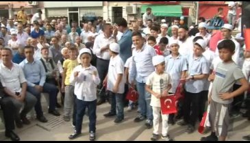 Bursa'da sabah namazına gelen çocuklara bisiklet hediye ettiler