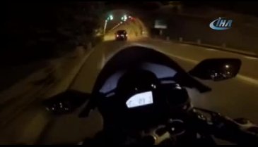 300 kilometre hızla zikzaklar çizerek ilerleyen motosikletli ölüme davetiye çıkarttı
