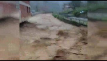 Rize'de şiddetli yağış etkili oldu