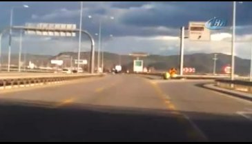Bursa'da kamyondan dökülen köpükler otobanı birbirine kattı