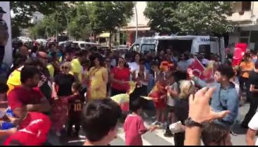 Galatasaray bayrağı, şampiyonlar anıtında